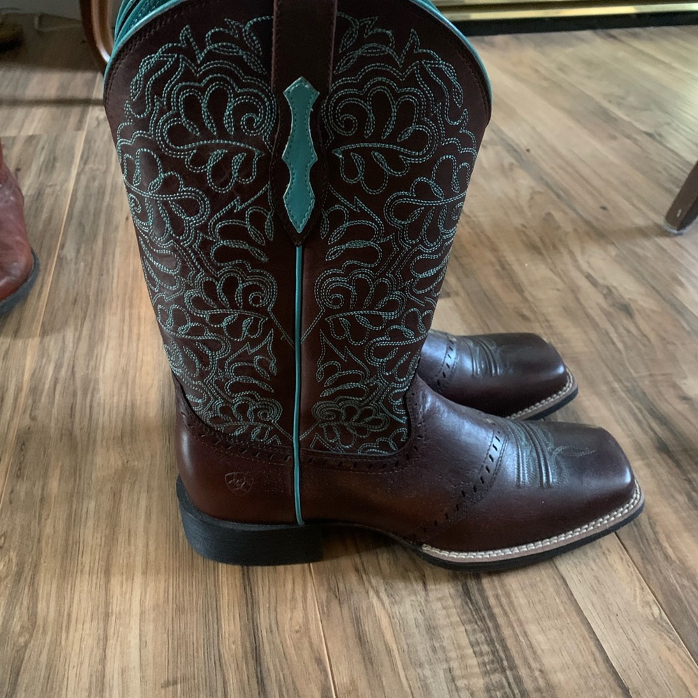 Ariat Women's size 9/8.5 Western Cowboy Boots